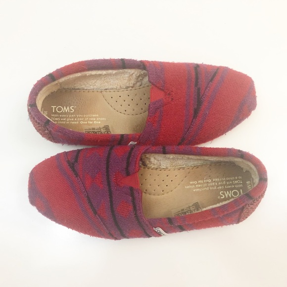 SOLD! Fall Aztec Toms with faux fur inside flats - Picture 3 of 8